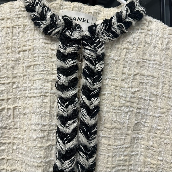Chanel White Tweed Zip-Up Jacket 36 - Picture 5 of 16
